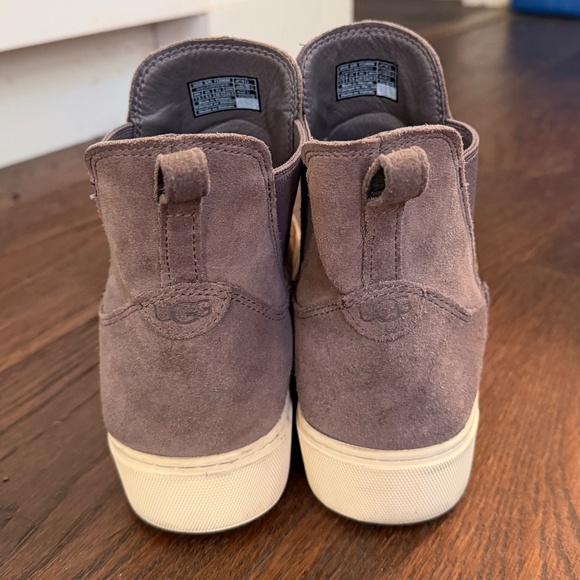 UGG Mauna Chelsea Sneaker Boot Brown suede Rubber sole Casual Athleisure Sz. 7.5 - Picture 3 of 6